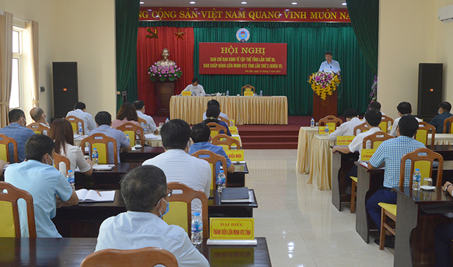 Đồng chí Trần Huy Tuấn - Phó Bí thư Tỉnh ủy, Chủ tịch UBND tỉnh phát biểu kết luận Hội nghị.